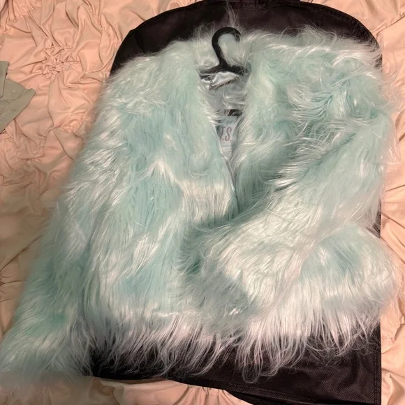Taylor Swift Fur jacket. Youth Small - Picture 2 of 7